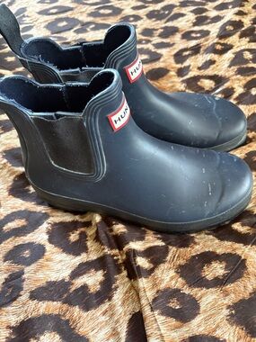Hunter women’s navy Chelsea Short Rain Boots
